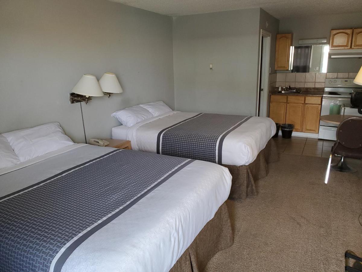 Wild Rose Country Inn Гранд Прери Екстериор снимка